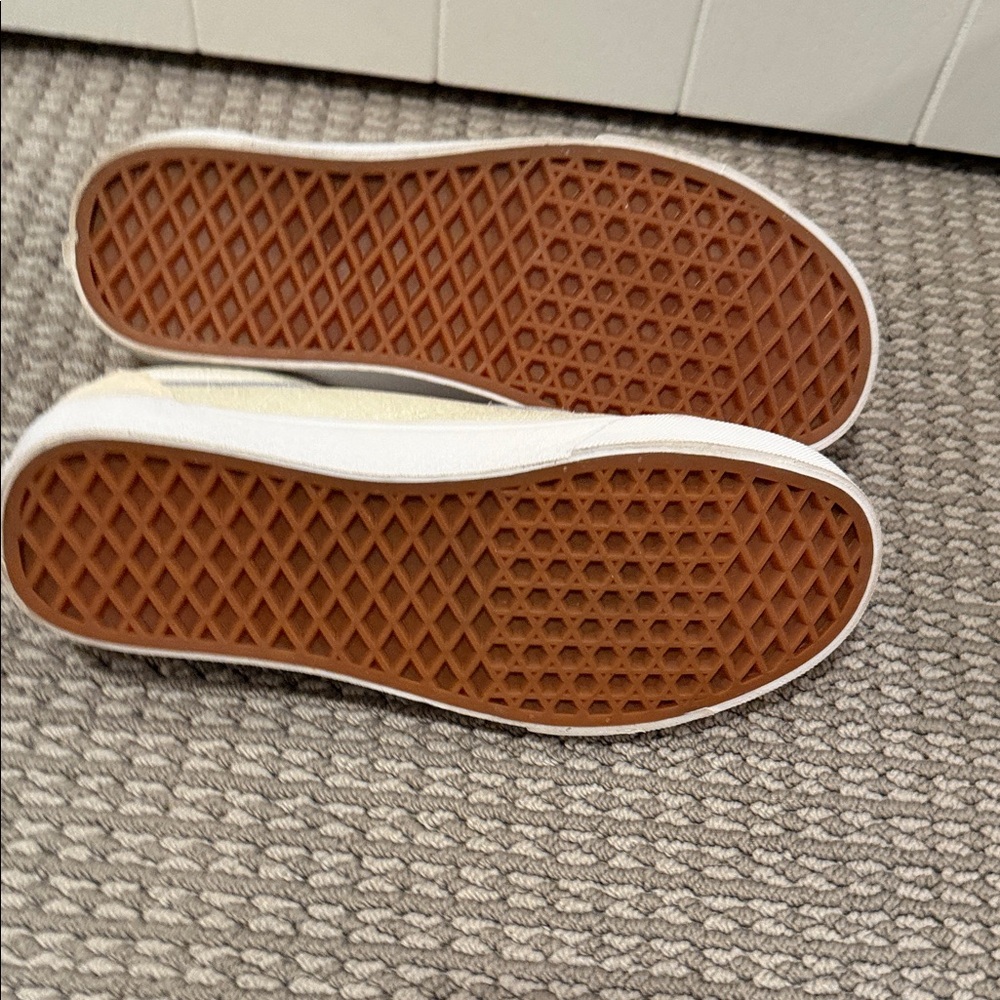 Vans Cream and White Casual Sneakers - Picture 4 of 6
